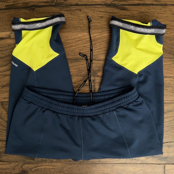 Brooks Running 7/8 Capri Track Pant Legging Navy / Neon - Picture 13 of 16